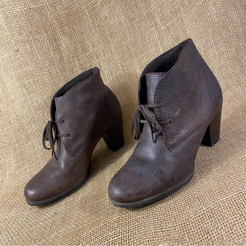 Clarks ankle boots lace up leather booties heels brown distressed women 8.5 B